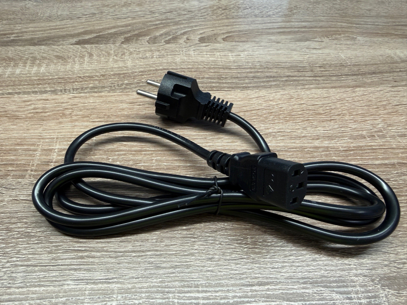 Kaltgerätekabel für deutsche und komtabile Steckdosen 220V